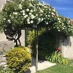 Galets Et Bois Flottes Proche Gold Meuble De Tourisme 4 Etoiles * Meuvaines