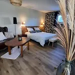 Galets Et Bois Flottes Proche Gold Meuble De Tourisme 4 Etoiles 펜션 Meuvaines