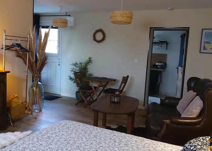 Galets Et Bois Flottes Proche Gold Meuble De Tourisme 4 Etoiles Meuvaines